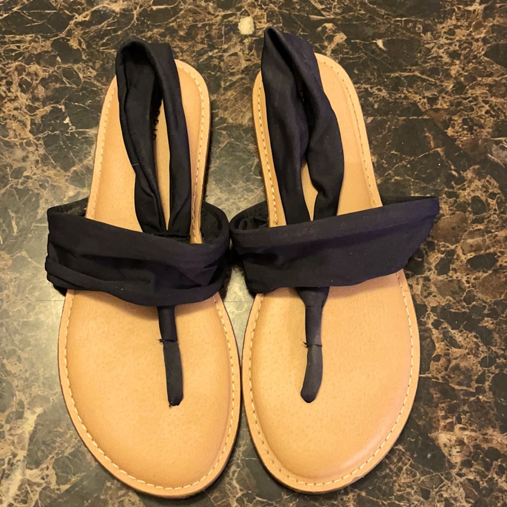 Flip-Flop with style 🖤
